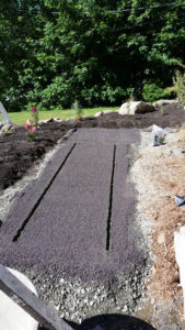 Applatissement du chemin pose de dalle de béton, bordure de jardin et pavé uni à St-Jérôme - Paysagement Emmanuel Mathieu Dupont à St-Jérôme
