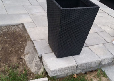 Bordure en dalle de béton pose de dalle de béton, bordure de jardin et pavé uni à St-Jérôme - Paysagement Emmanuel Mathieu Dupont à St-Jérôme