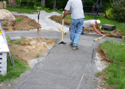 Mise a niveau du chemin pose de dalle de béton, bordure de jardin et pavé uni à St-Jérôme - Paysagement Emmanuel Mathieu Dupont à St-Jérôme