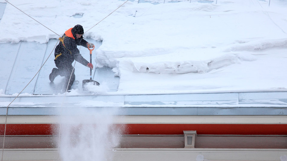 Déneigement de toiture à St-Jérôme - Paysagement Emmanuel Mathieu Dupont à Ste-Sophie